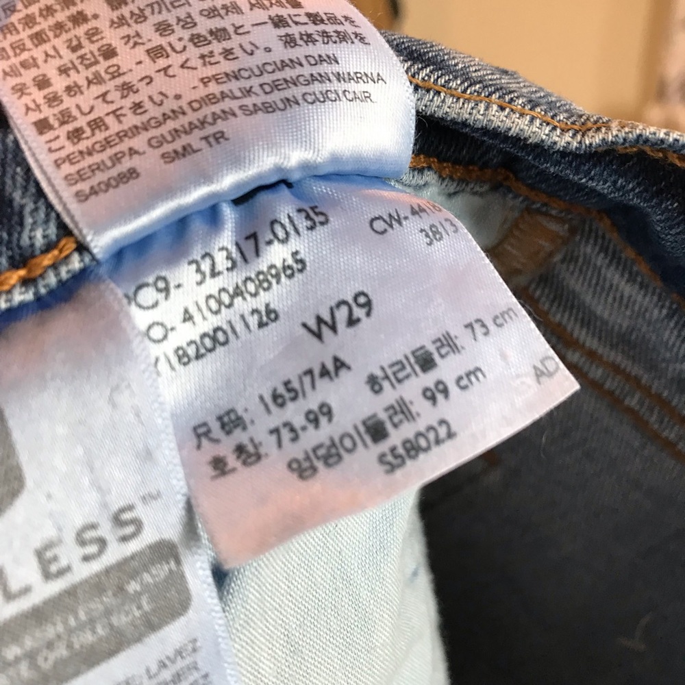 SOLD Levi’s Denim Shorts - Picture 6 of 6